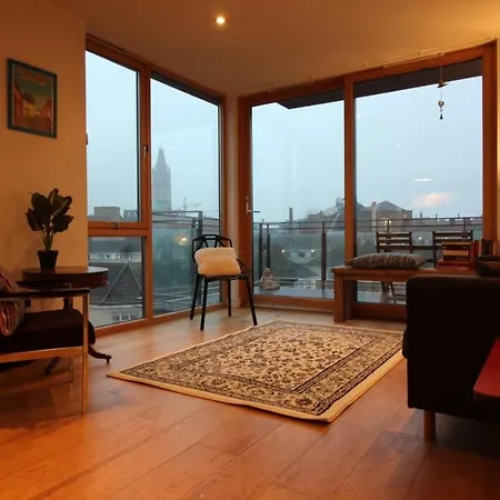 Central Penthouse By The River Liffey Dublín